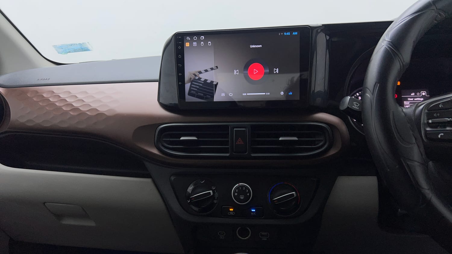 Used 2023 Hyundai Aura SX 1.2 CNG Cng Manual interior MUSIC SYSTEM & AC CONTROL VIEW