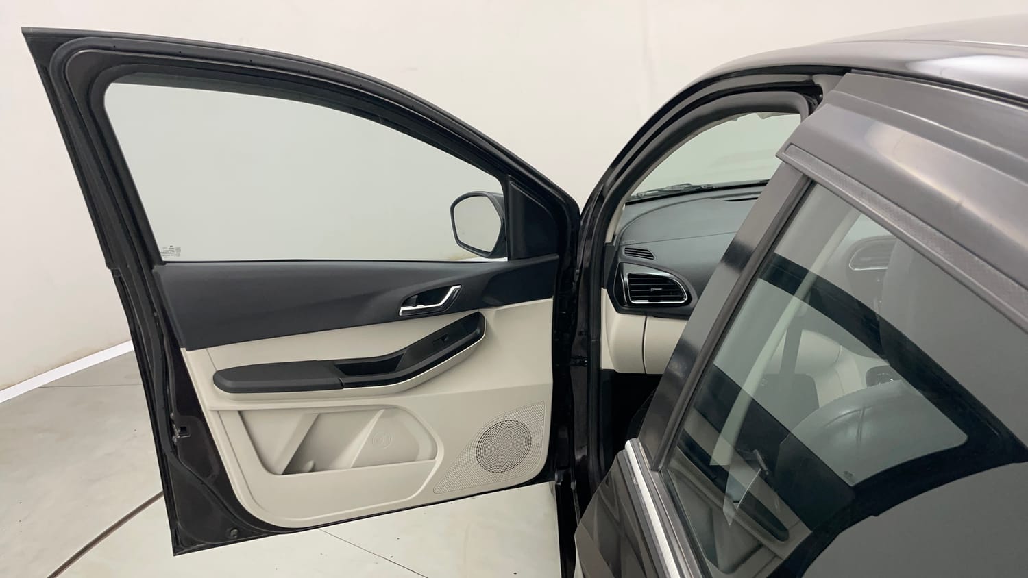 Used 2023 Tata Tiago XZ Plus CNG Cng Manual interior LEFT FRONT DOOR OPEN VIEW