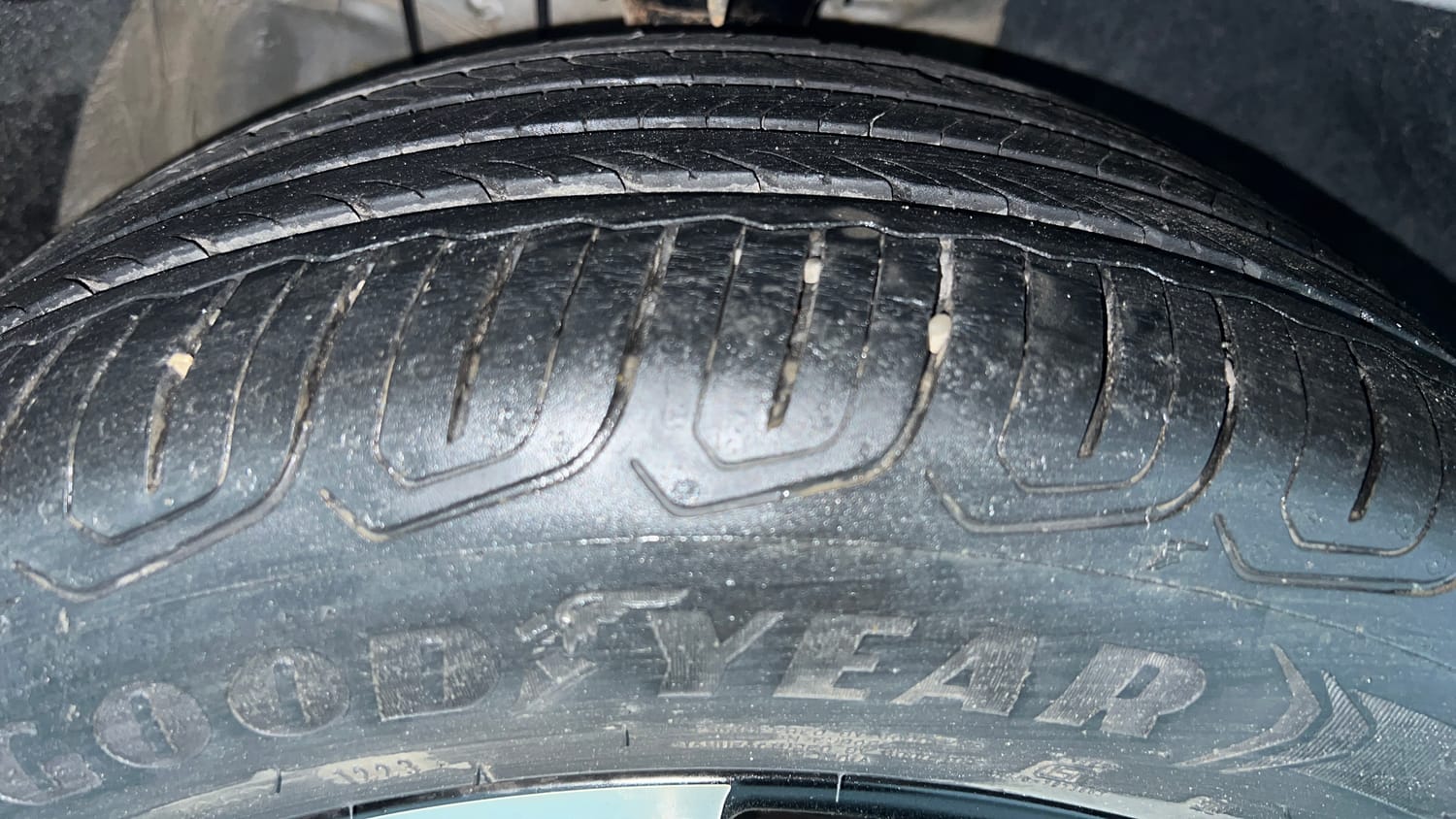 Used 2023 MG Motors Astor Savvy 1.3 Turbo AT S Red Petrol Automatic tyres RIGHT FRONT TYRE TREAD VIEW