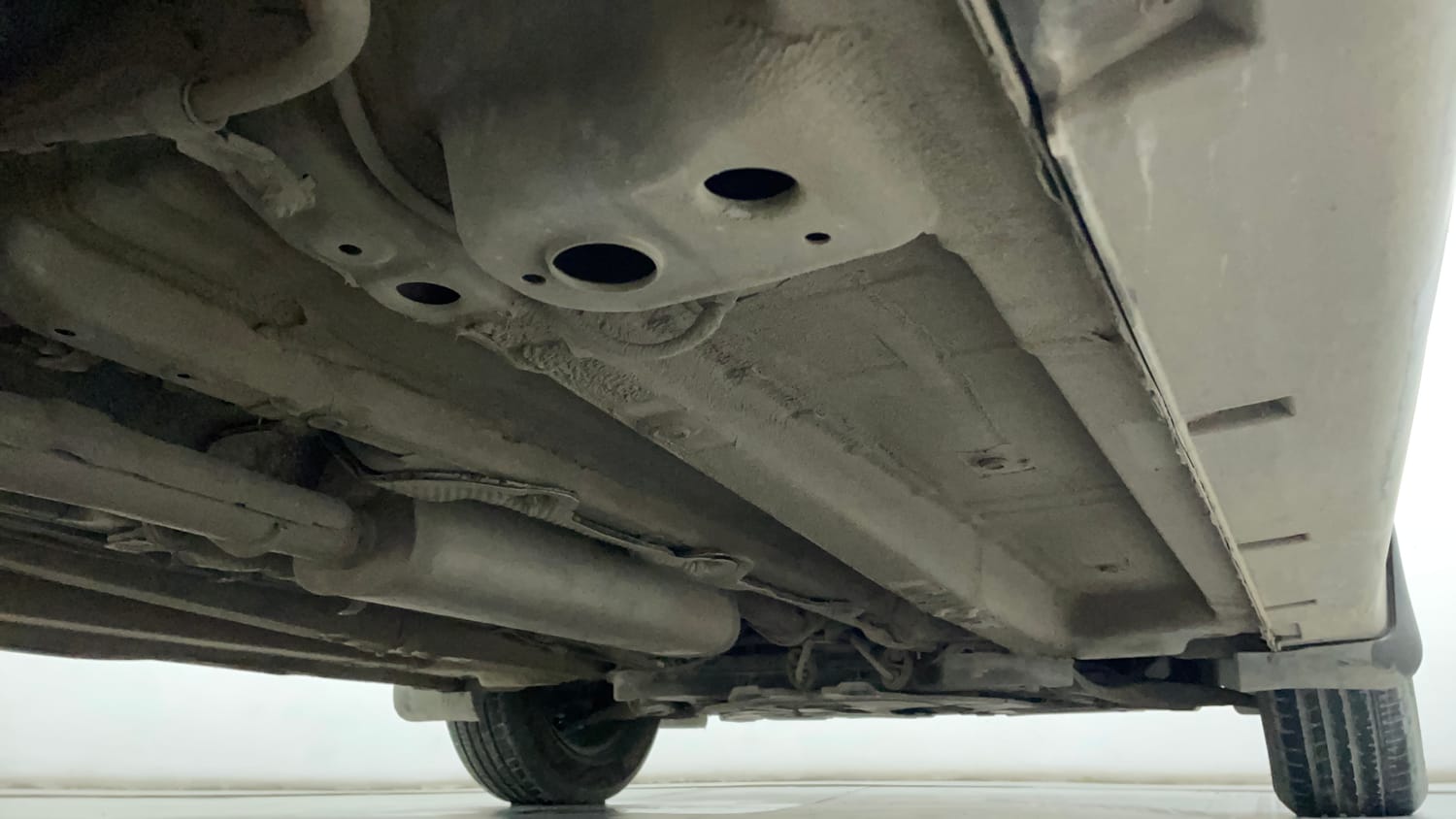 Used 2021 Mahindra XUV 300 W6 1.2 Petrol Petrol Manual extra REAR RIGHT UNDERBODY VIEW