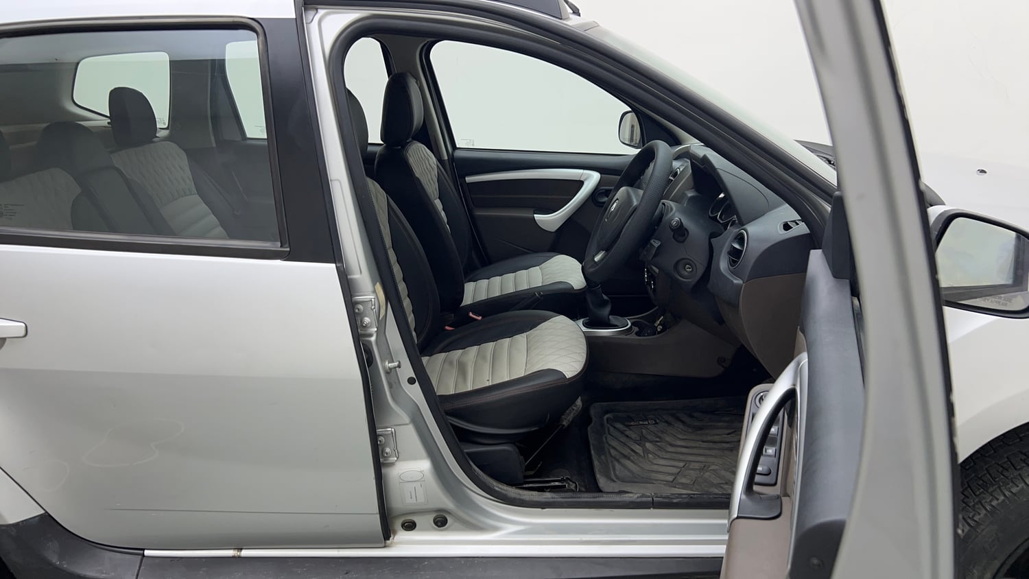 Used 2016 Renault Duster RXL Petrol Petrol Manual interior RIGHT SIDE FRONT DOOR CABIN VIEW