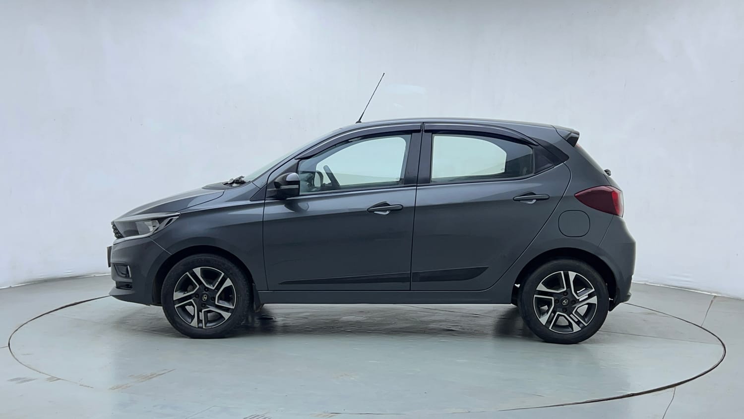 Used 2021 Tata Tiago XZ Plus Petrol Manual exterior LEFT SIDE VIEW