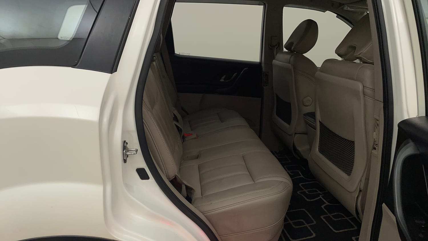Used 2018 Mahindra XUV500 W10 Diesel Manual interior RIGHT SIDE REAR DOOR CABIN VIEW