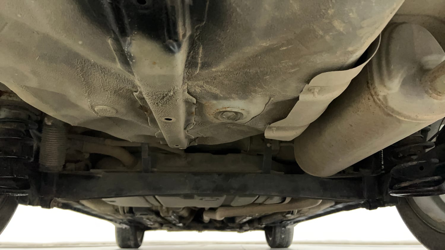 Used 2017 Hyundai Verna 1.6 CRDI SX (O) Diesel Manual extra REAR UNDERBODY VIEW (TAKEN FROM REAR)
