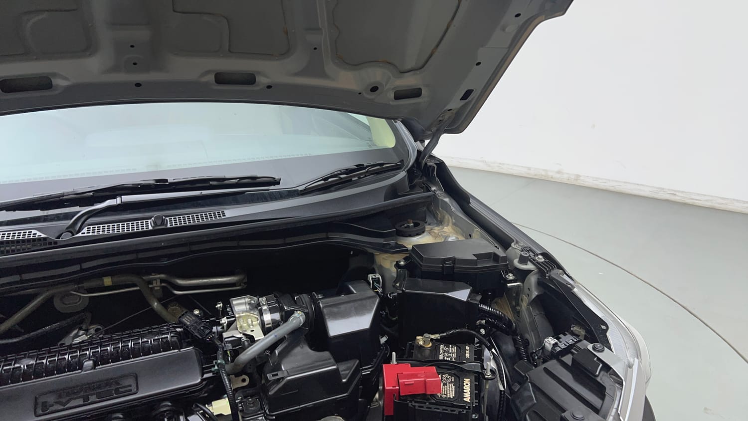 Used 2025 honda Amaze 2nd Generation VX 1.2 Petrol MT Petrol Manual engine ENGINE LEFT SIDE HINGE & APRON VIEW
