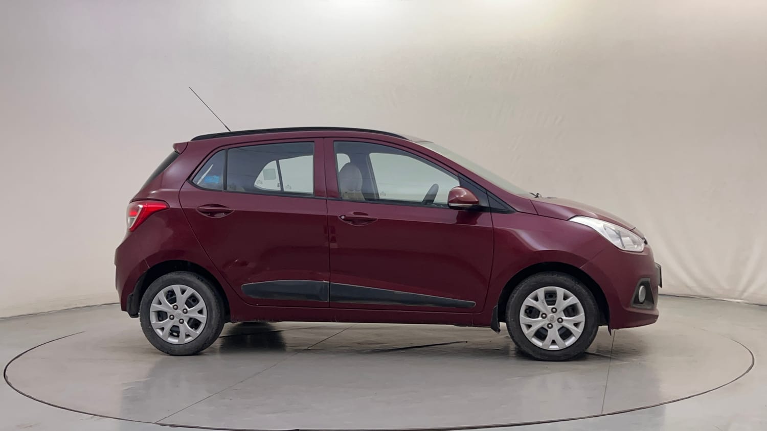 Used 2015 Hyundai Grand i10 Sportz 1.2 Kappa VTVT Petrol Manual exterior RIGHT SIDE VIEW