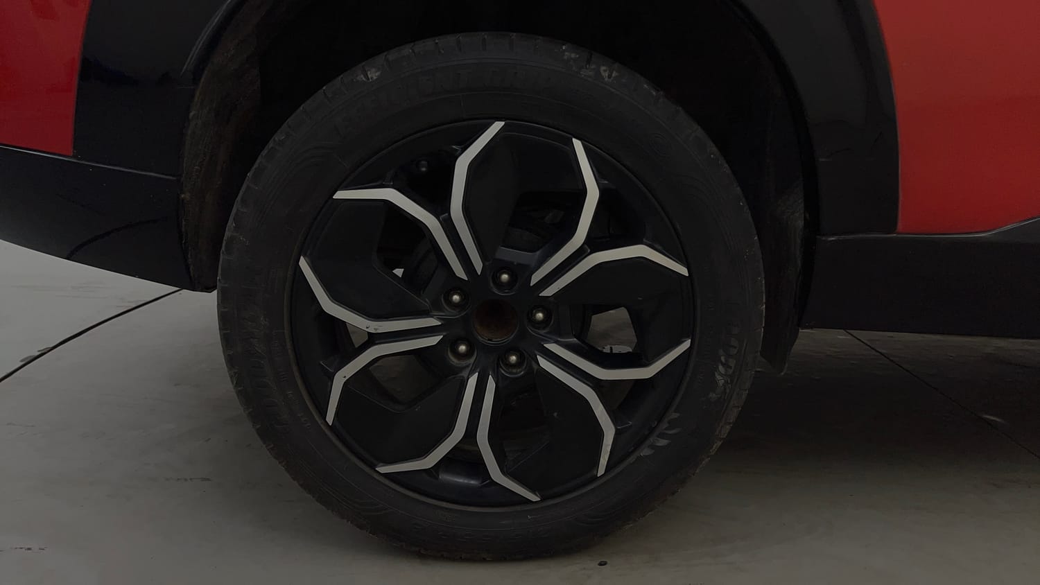 Used 2024 Tata Curvv Creative Plus S 1.2 Revotron Petrol 7DCA Petrol Automatic tyres RIGHT REAR TYRE RIM VIEW