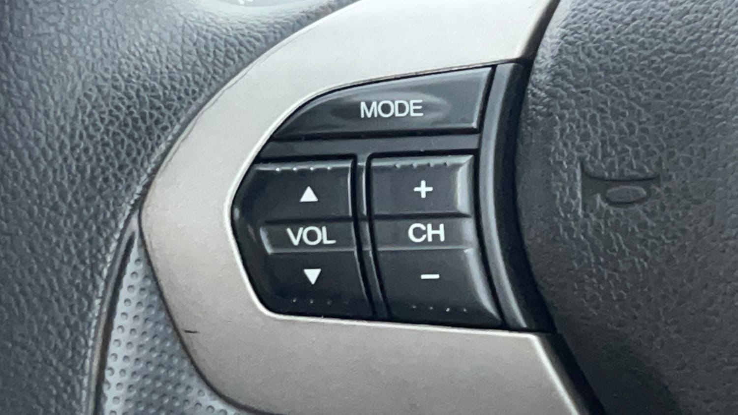 Used 2013 Honda Amaze 1.2 S i-VTEC Petrol Manual top_features Steering mounted controls