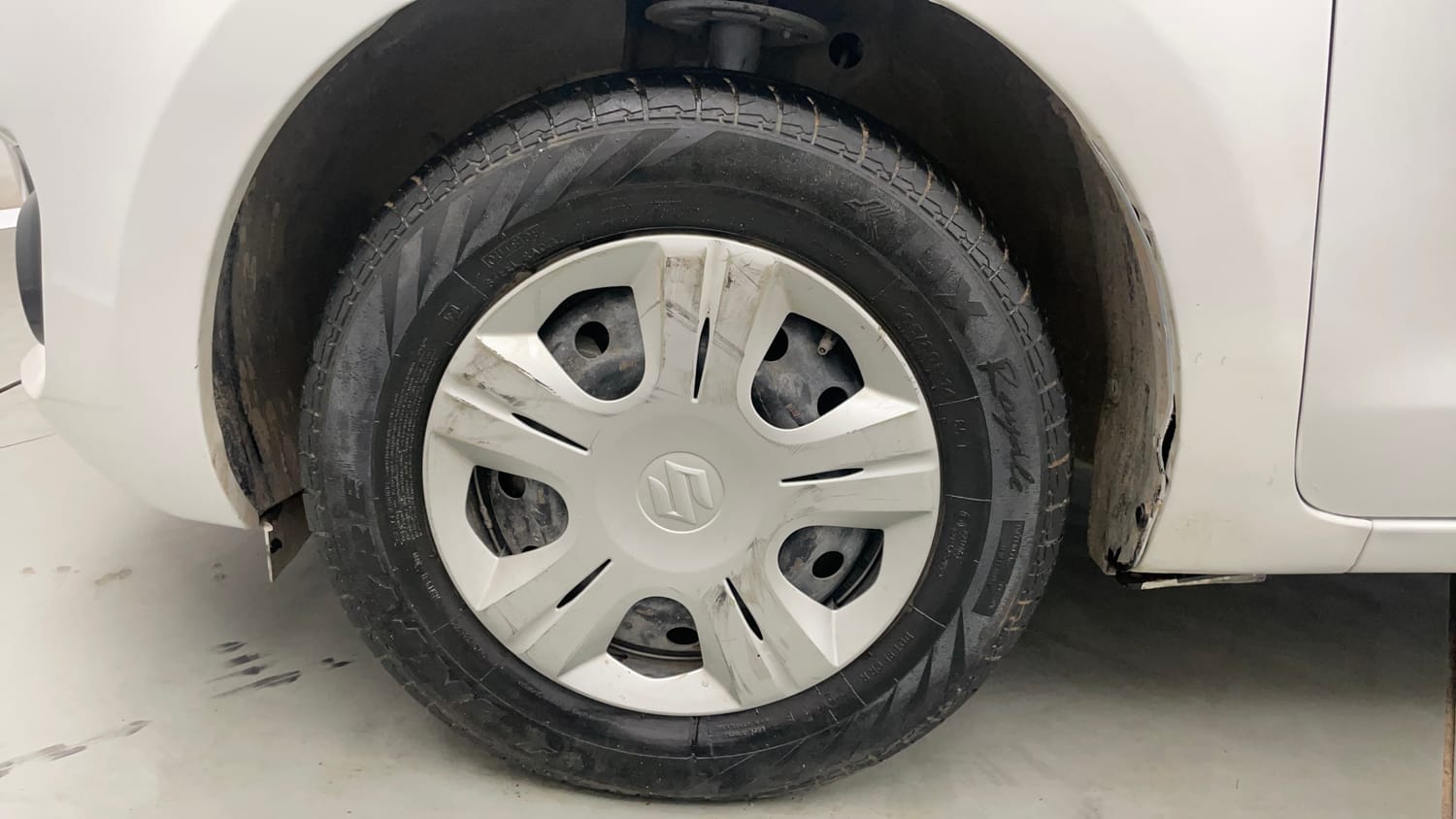 Used 2023 Maruti Suzuki Swift VXi Petrol Manual tyres LEFT FRONT TYRE RIM VIEW