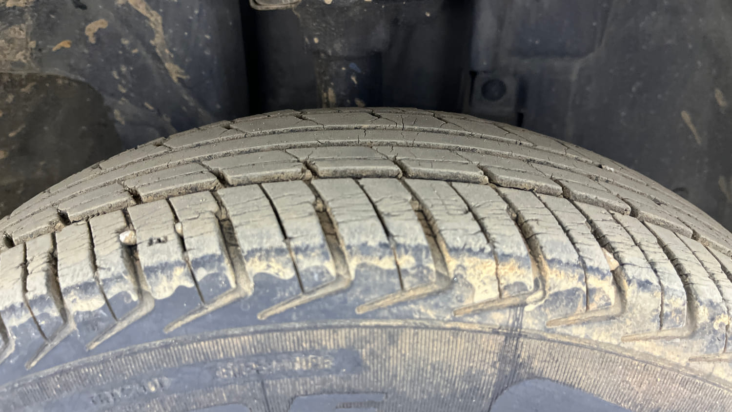 Used 2018 Renault Kwid RXT Opt Petrol Manual tyres RIGHT FRONT TYRE TREAD VIEW