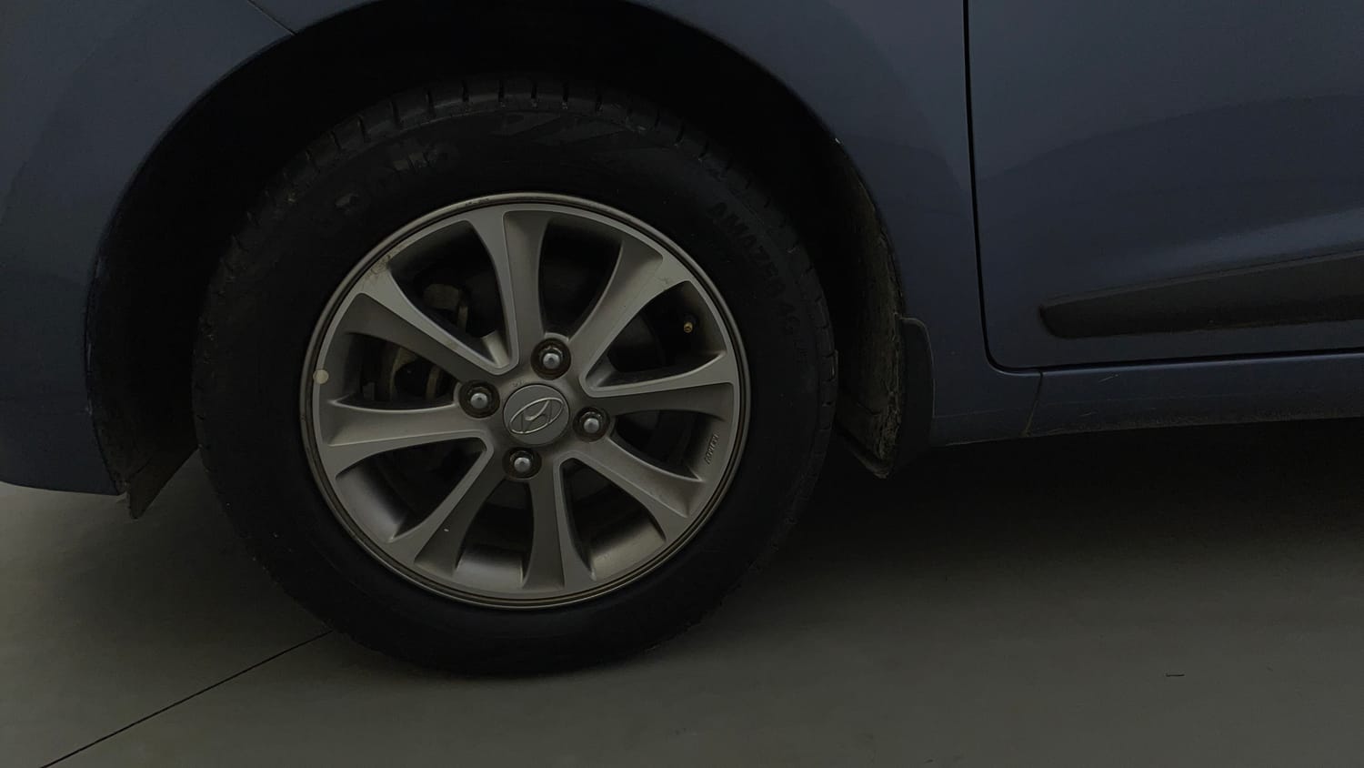 Used 2016 Hyundai Grand i10 Asta AT 1.2 Kappa VTVT (O) Petrol Automatic tyres LEFT FRONT TYRE RIM VIEW