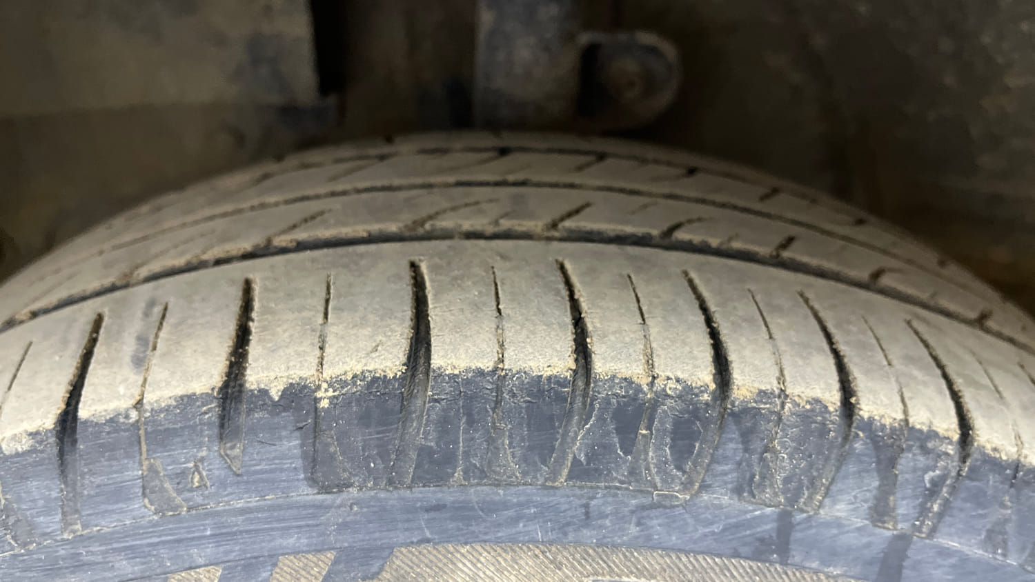 Used 2018 Mahindra KUV100 NXT K2 6 STR Petrol Manual tyres LEFT FRONT TYRE TREAD VIEW