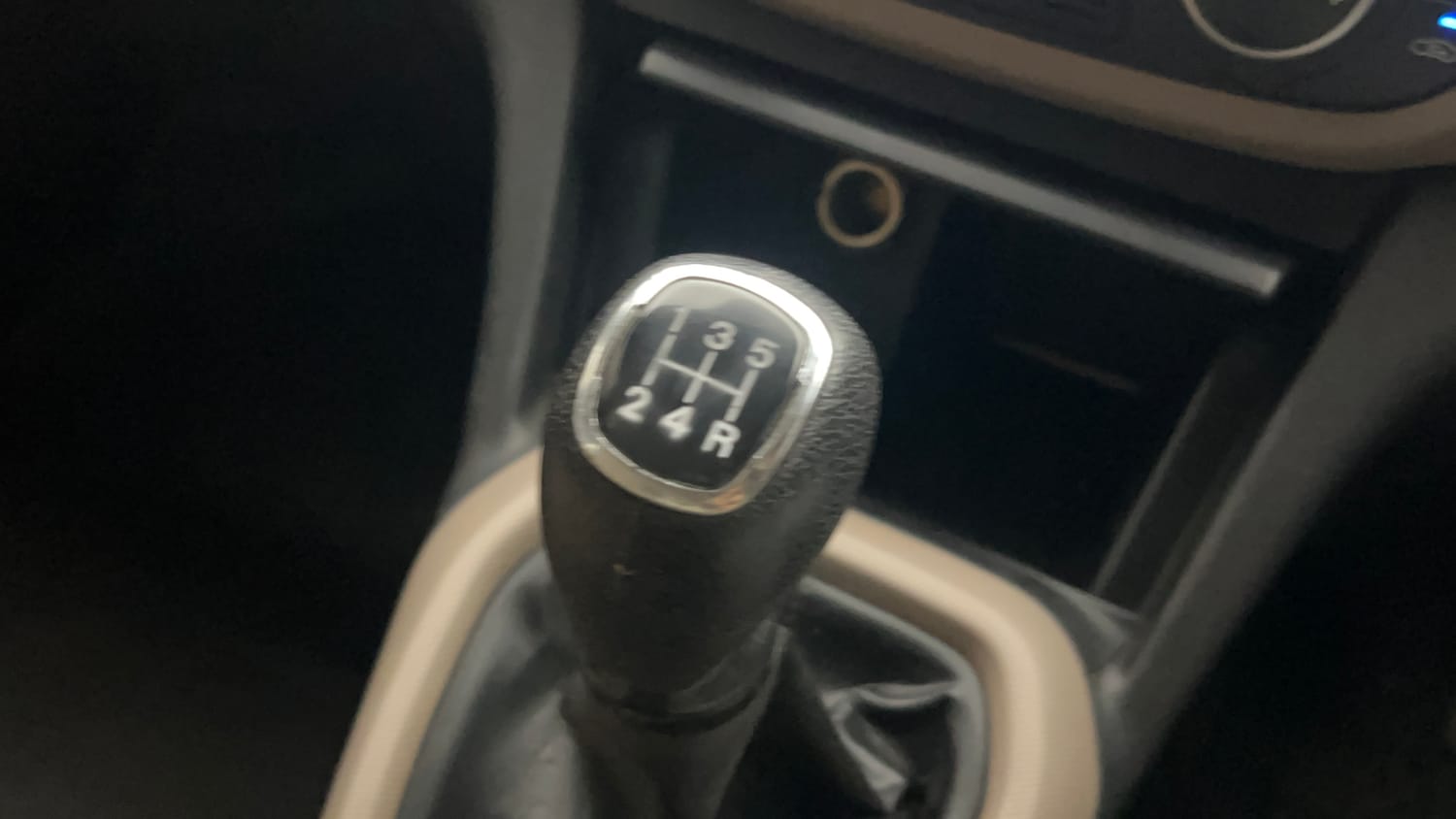 Used 2014 Hyundai Xcent SX 1.2 (O) Petrol Manual interior GEAR  KNOB VIEW