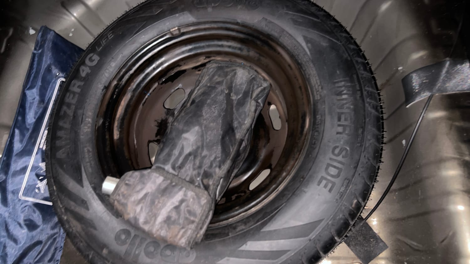 Used 2016 Renault Kwid RXL Petrol Manual tyres SPARE TYRE VIEW