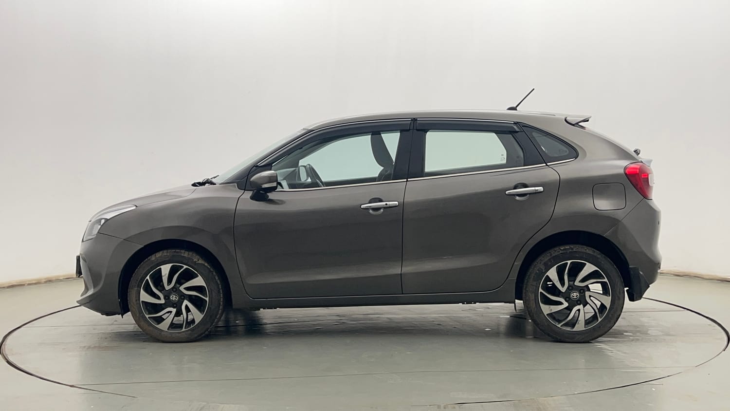 Used 2020 Toyota Glanza G CVT Petrol Automatic exterior LEFT SIDE VIEW