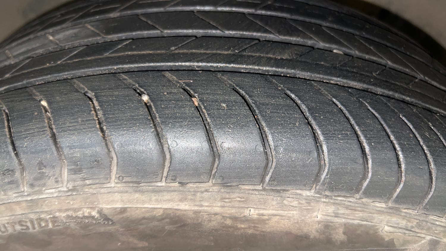 Used 2024 Skoda Kushaq Ambition 1.0 TSI AT Petrol Automatic tyres RIGHT FRONT TYRE TREAD VIEW