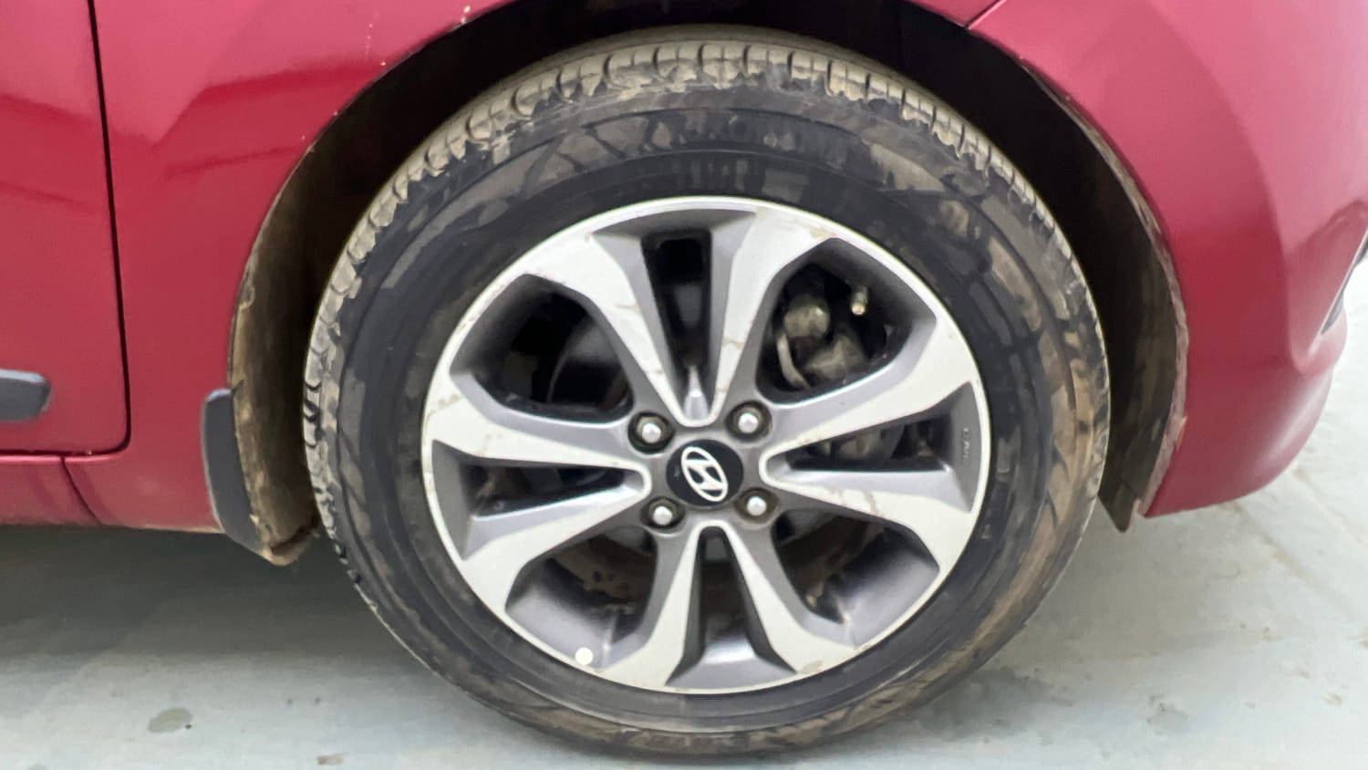 Used 2016 Hyundai Xcent SX 1.2 (O) Petrol Manual tyres RIGHT FRONT TYRE RIM VIEW