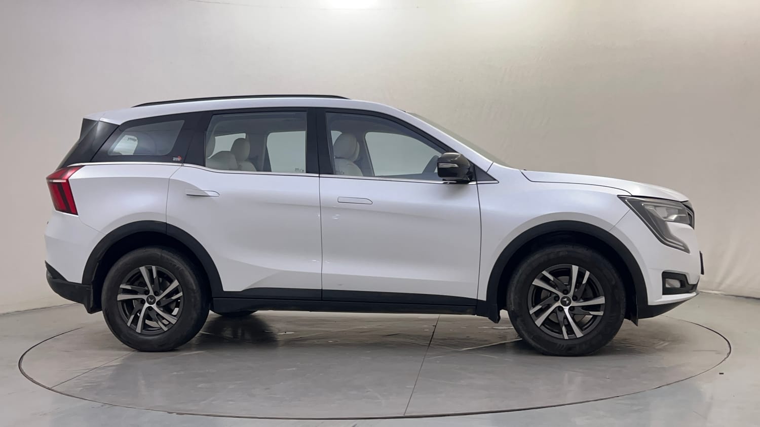 Used 2023 Mahindra XUV700 AX 5 Diesel AT 7 STR Diesel Automatic exterior RIGHT SIDE VIEW