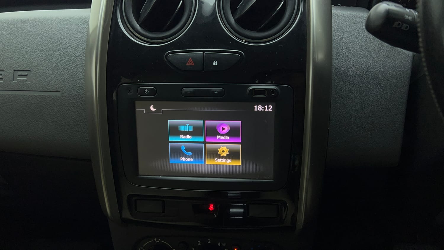 Used 2018 Renault Duster RXS CVT Petrol Automatic top_features Integrated (in-dash) music system