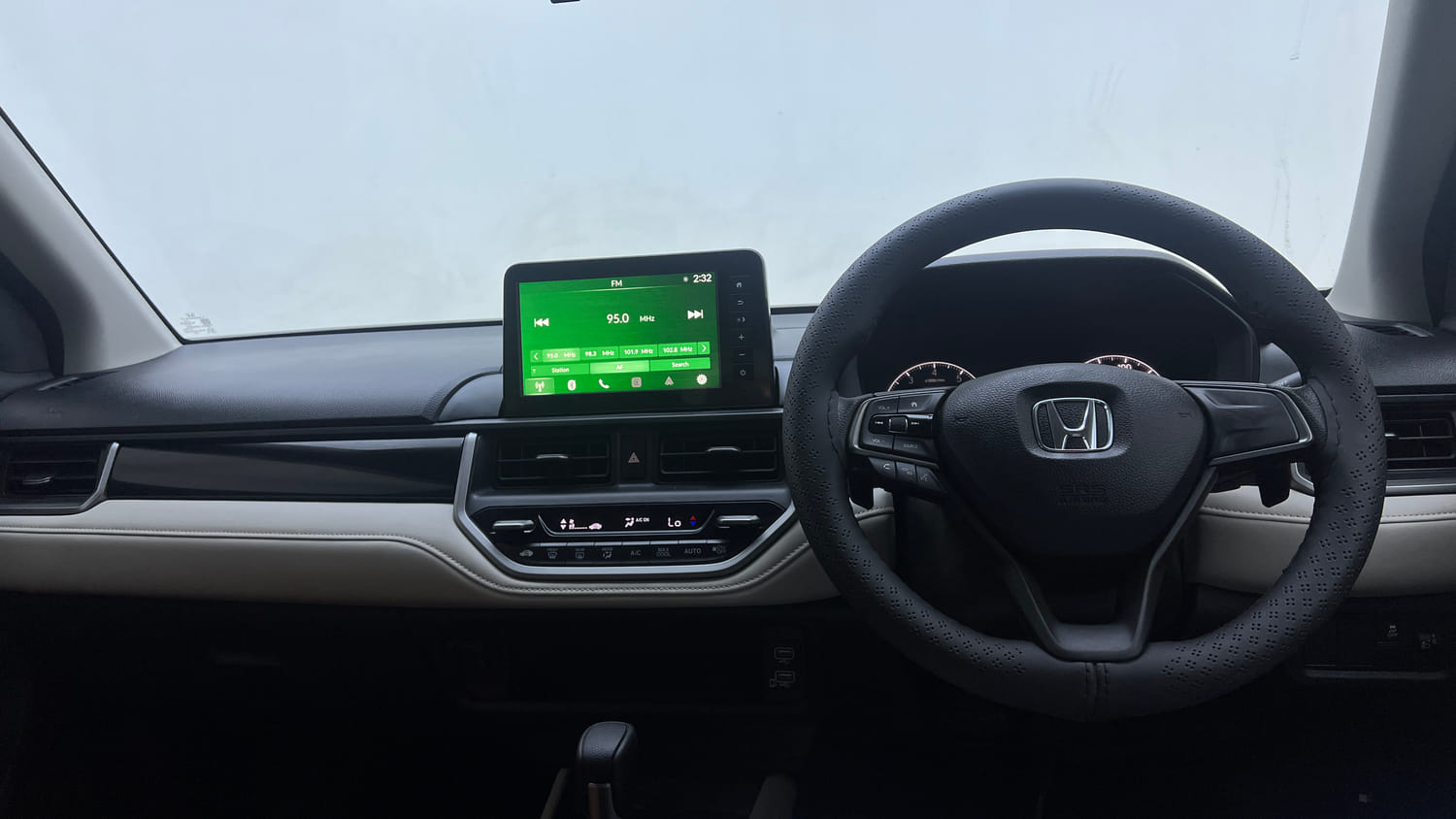Used 2026 Honda Elevate V CVT Petrol Automatic interior DASHBOARD VIEW