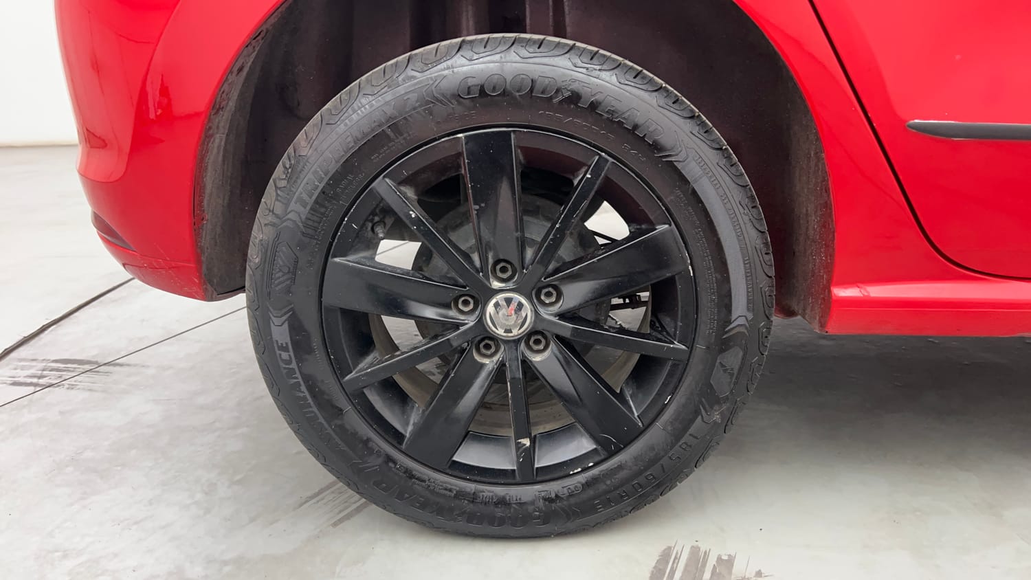 Used 2015 Volkswagen Polo Highline1.2L (P) Petrol Manual tyres RIGHT REAR TYRE RIM VIEW
