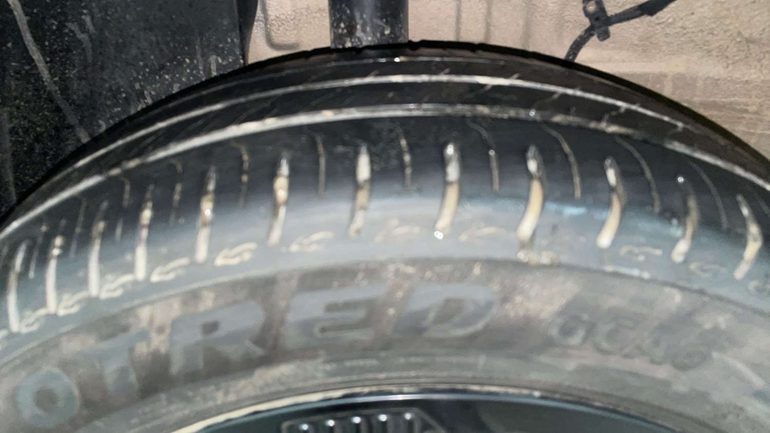 Used 2025 Tata Altroz Accomplished Plus S Petrol 6DCT Petrol Automatic tyres RIGHT REAR TYRE TREAD VIEW