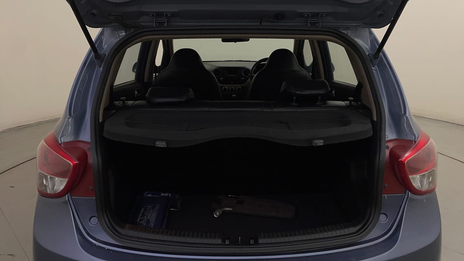 Used 2016 Hyundai Grand i10 Asta AT 1.2 Kappa VTVT (O) Petrol Automatic interior DICKY INSIDE VIEW