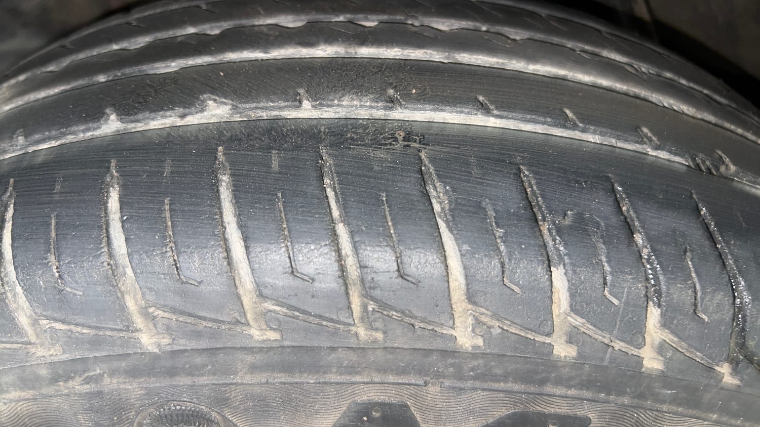 Used 2018 Renault Duster RXS CVT Petrol Automatic tyres RIGHT REAR TYRE TREAD VIEW