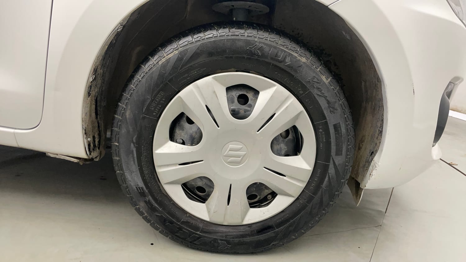 Used 2023 Maruti Suzuki Swift VXi Petrol Manual tyres RIGHT FRONT TYRE RIM VIEW