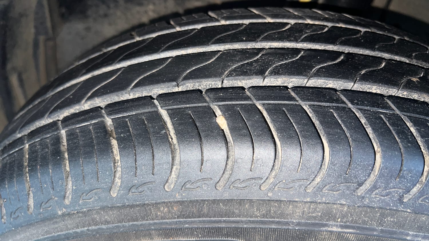 Used 2025 honda Amaze 2nd Generation VX 1.2 Petrol MT Petrol Manual tyres LEFT FRONT TYRE TREAD VIEW