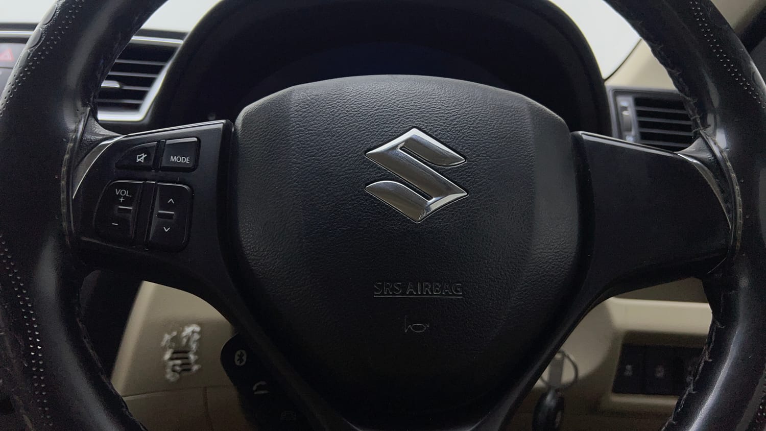 Used 2024 Maruti Suzuki Ciaz Sigma 1.5 Petrol Manual top_features Steering mounted controls