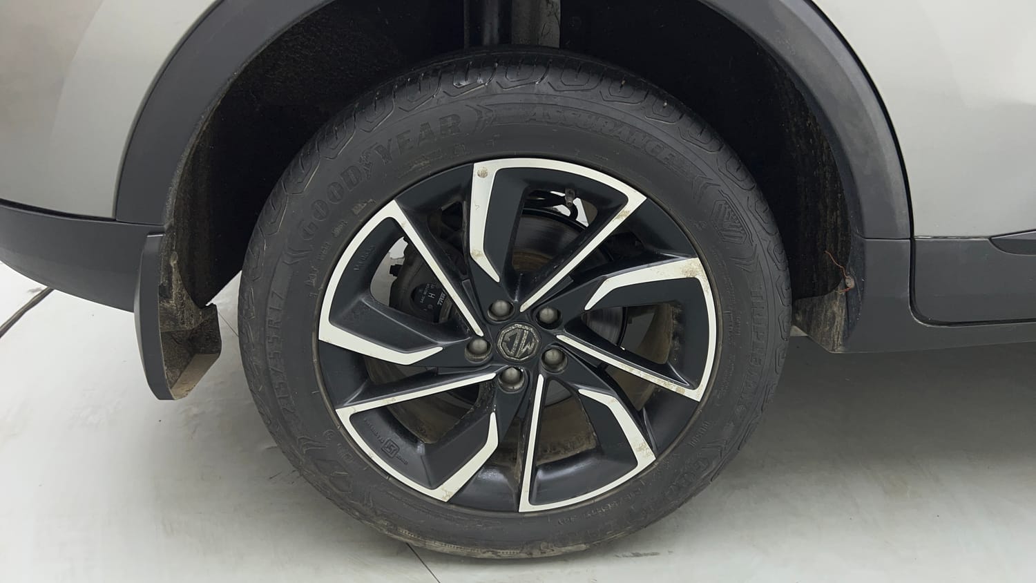 Used 2023 MG Motors Astor Savvy 1.3 Turbo AT S Red Petrol Automatic tyres RIGHT REAR TYRE RIM VIEW