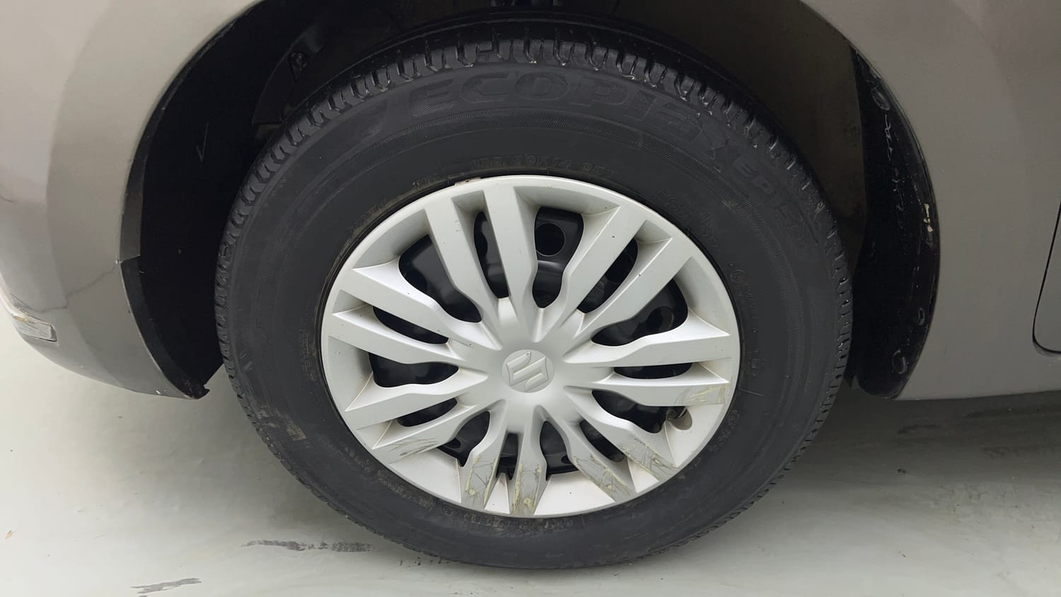 Used 2018 Maruti Suzuki Dzire VXi AMT Petrol Automatic tyres LEFT FRONT TYRE RIM VIEW