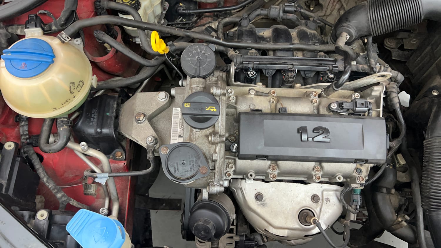 Used 2015 Volkswagen Polo Highline1.2L (P) Petrol Manual engine ENGINE RIGHT SIDE VIEW
