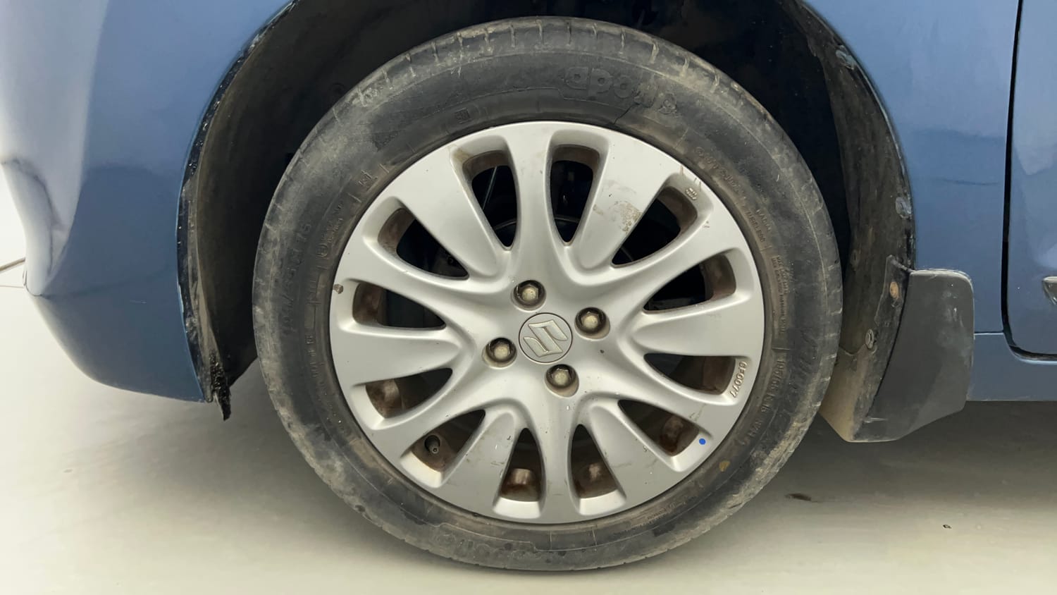 Used 2017 Maruti Suzuki Baleno Alpha 1.2 AT Petrol Automatic tyres LEFT FRONT TYRE RIM VIEW