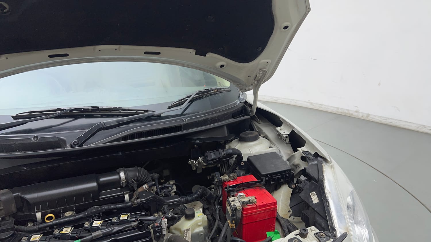 Used 2017 Maruti Suzuki Dzire VXi AMT Petrol Automatic engine ENGINE LEFT SIDE HINGE & APRON VIEW