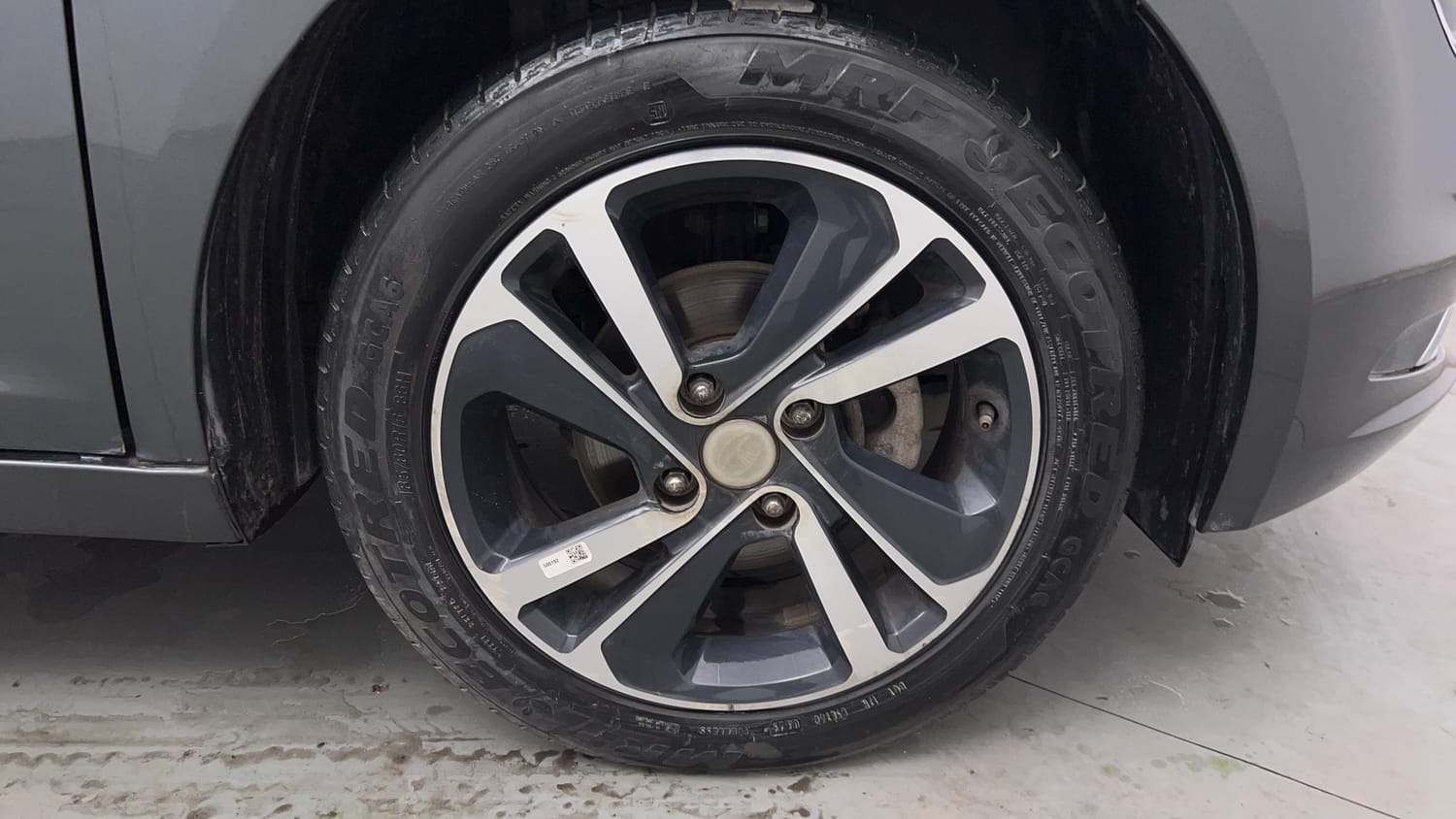 Used 2023 Tata Altroz XZA Petrol Petrol Automatic tyres RIGHT FRONT TYRE RIM VIEW