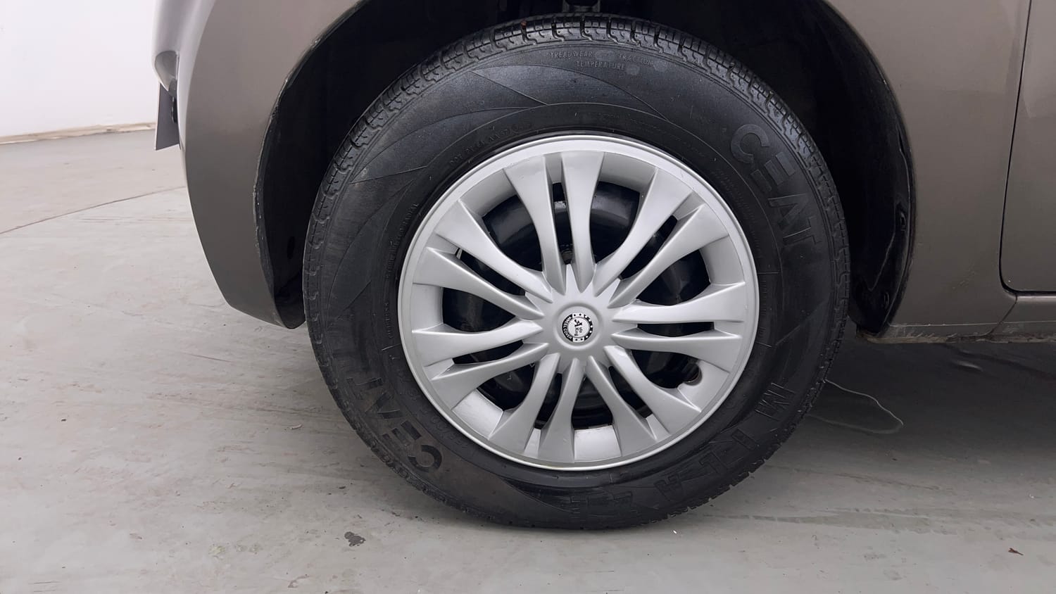 Used 2016 Datsun Redi-GO T Petrol Manual tyres LEFT FRONT TYRE RIM VIEW