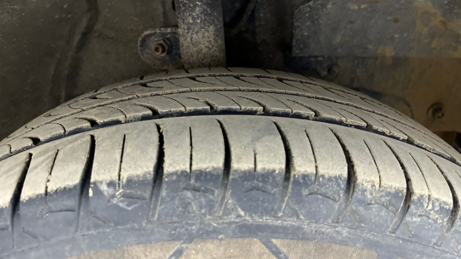 Used 2018 Mahindra KUV100 NXT K2 6 STR Petrol Manual tyres RIGHT FRONT TYRE TREAD VIEW