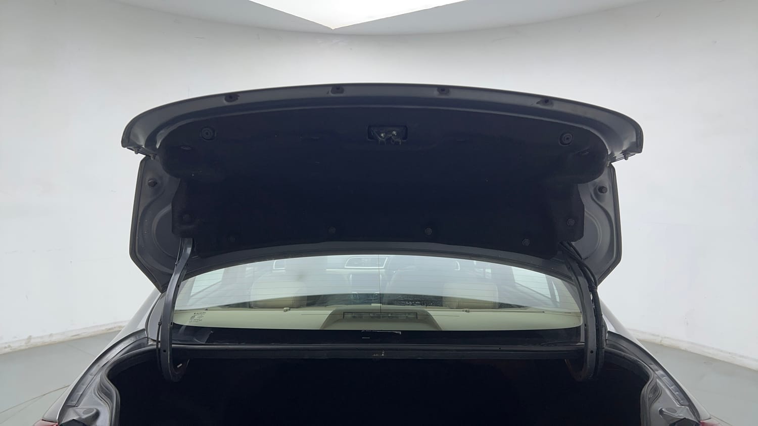 Used 2020 Maruti Suzuki Ciaz Alpha Hybrid 1.5 Petrol Manual interior DICKY DOOR OPEN VIEW
