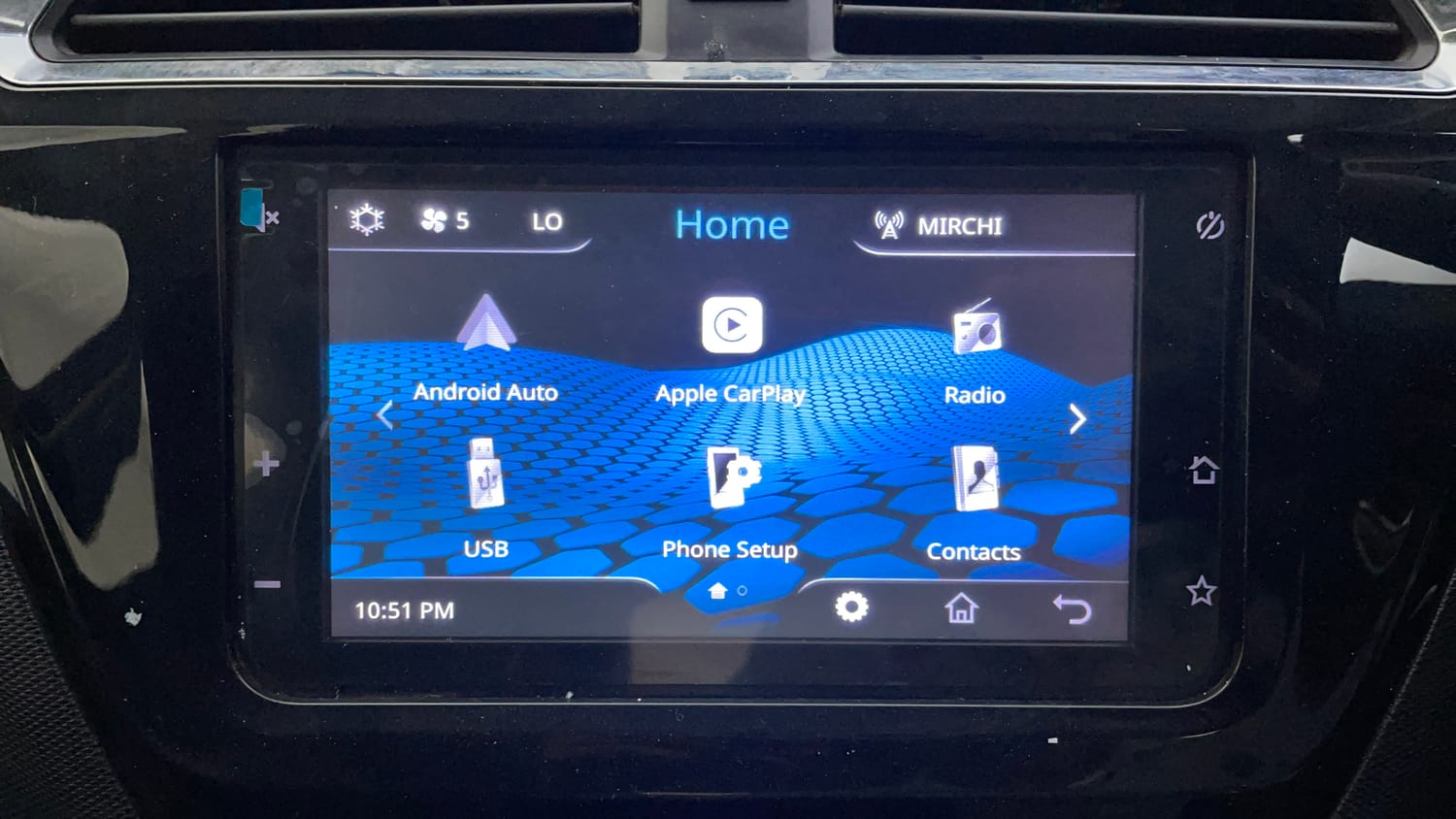 Used 2019 Tata Tiago Revotron XZA Plus Petrol Automatic top_features Integrated (in-dash) music system