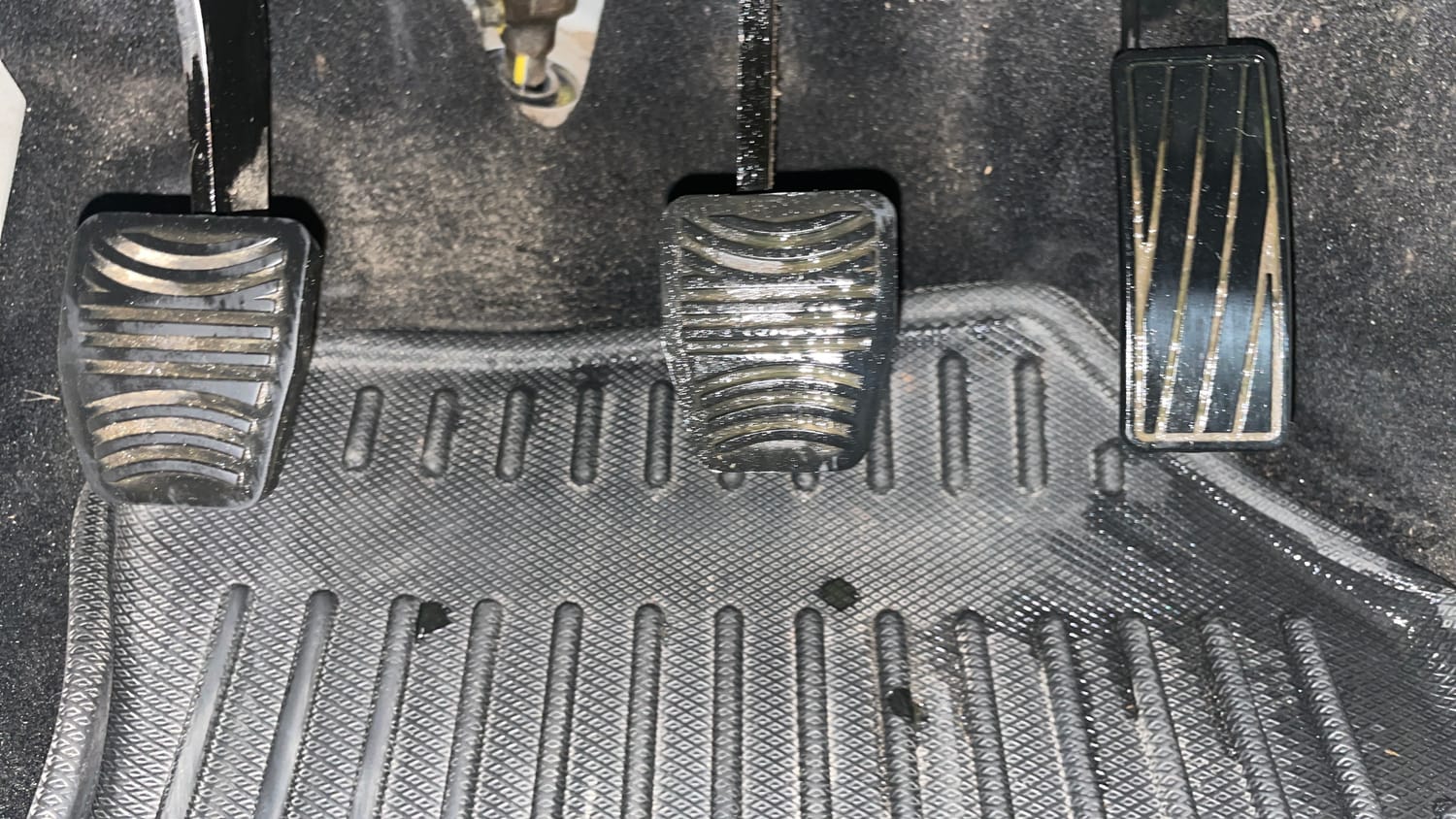 Used 2022 Mahindra XUV 300 W8 (O) 1.2 Petrol Petrol Manual interior PEDALS VIEW