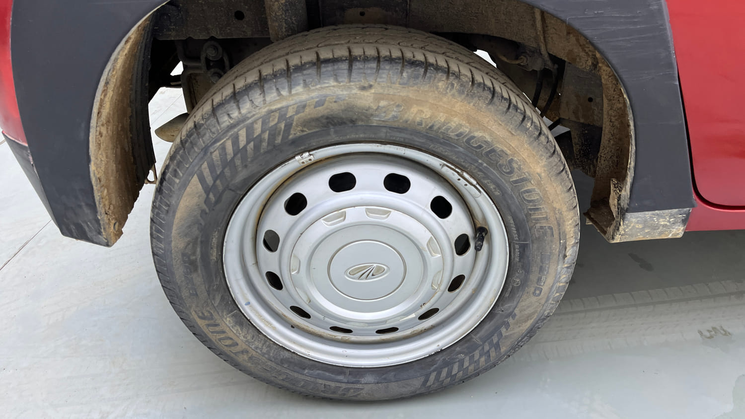Used 2018 Mahindra KUV100 NXT K2 6 STR Petrol Manual tyres RIGHT REAR TYRE RIM VIEW