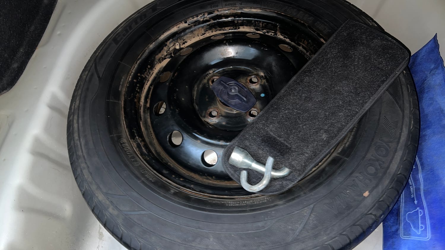 Used 2017 Maruti Suzuki Dzire VXi AMT Petrol Automatic tyres SPARE TYRE VIEW