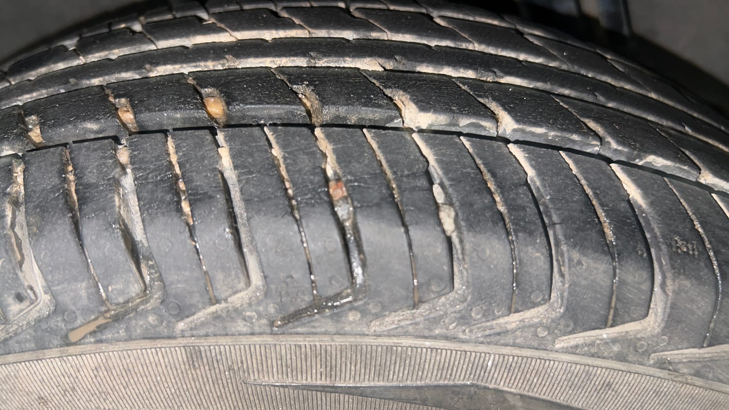 Used 2016 Renault Kwid RXL Petrol Manual tyres RIGHT REAR TYRE TREAD VIEW