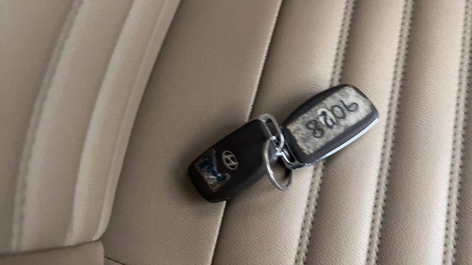 Used 2014 Hyundai Xcent SX 1.2 (O) Petrol Manual extra CAR KEY VIEW