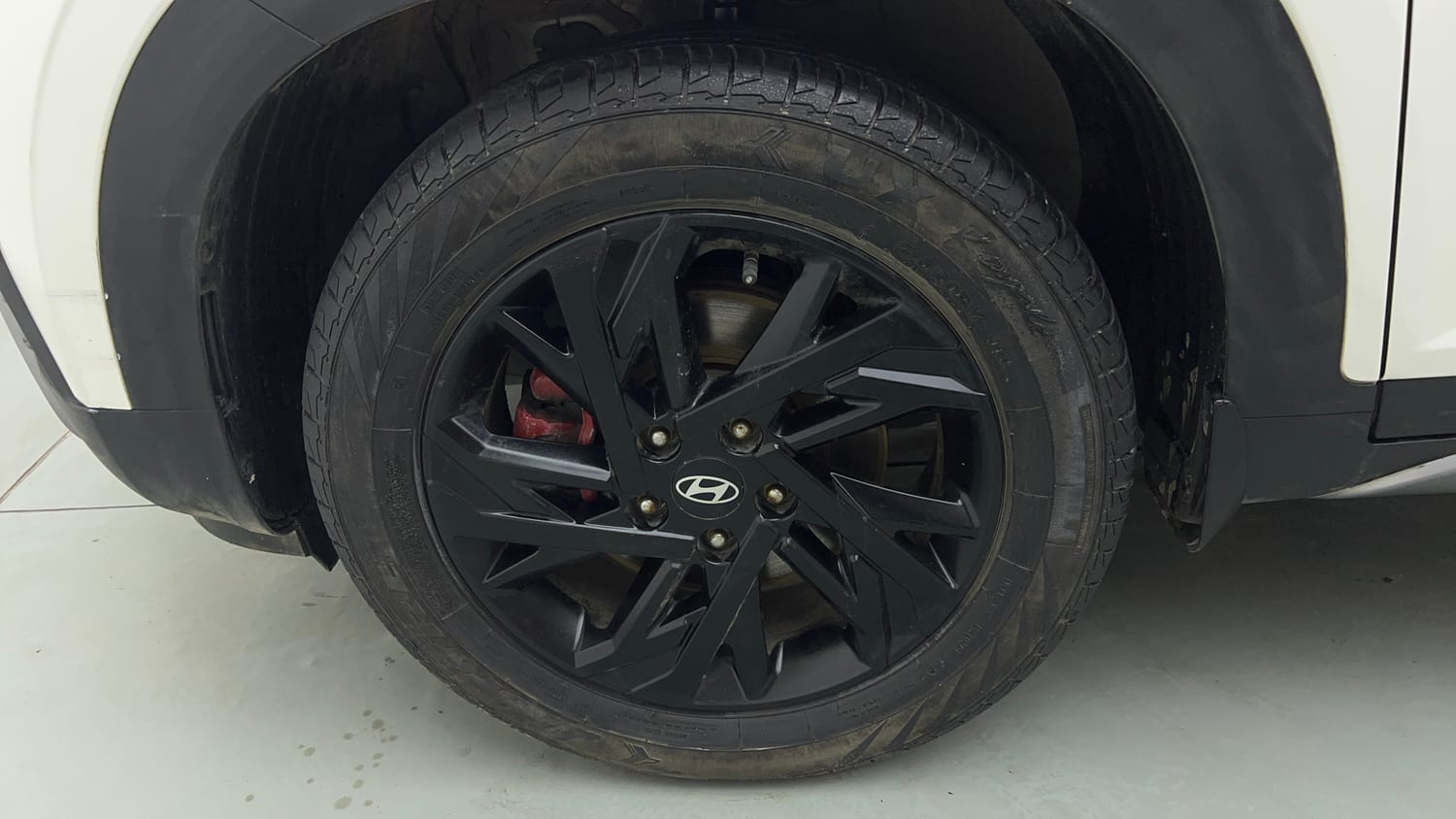 Used 2024 Hyundai Creta 1.5 CRDi Diesel MT DSL S(O) Diesel Manual tyres LEFT FRONT TYRE RIM VIEW
