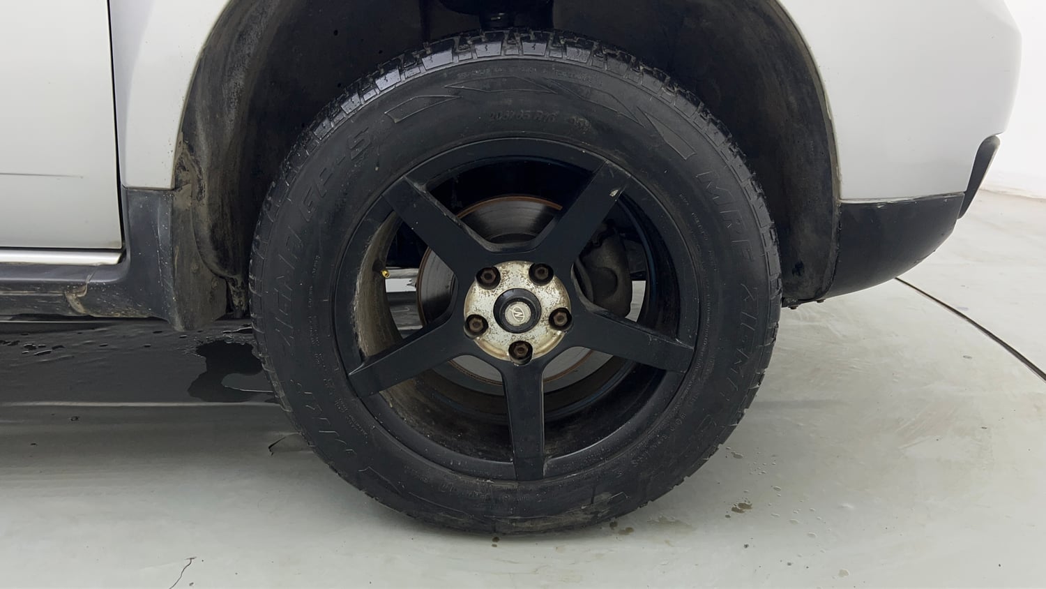 Used 2016 Renault Duster RXL Petrol Petrol Manual tyres RIGHT FRONT TYRE RIM VIEW