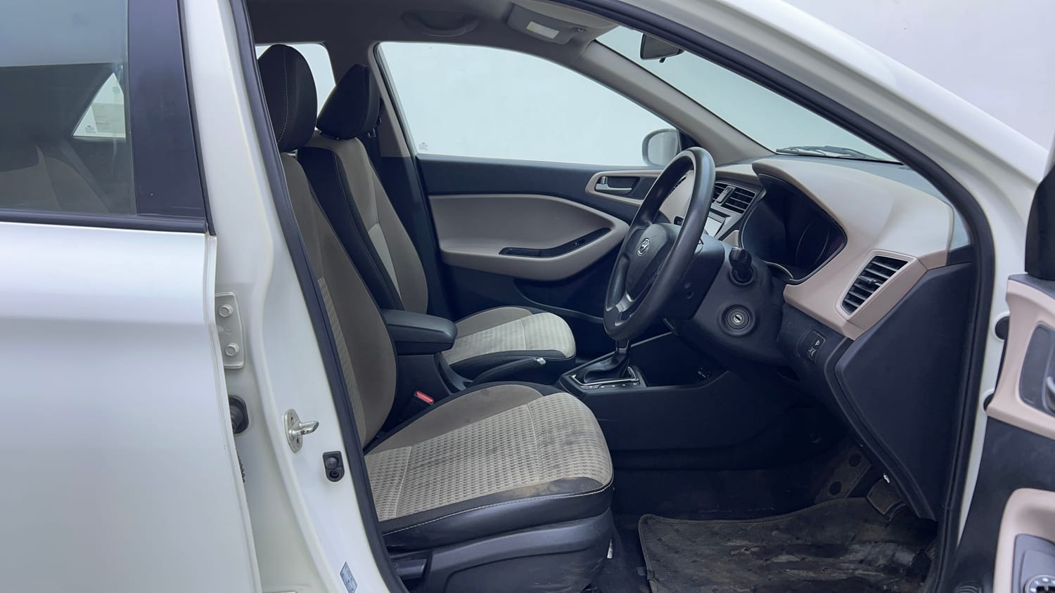 Used 2019 Hyundai Elite i20 Magna 1.4 AT Petrol Automatic interior RIGHT SIDE FRONT DOOR CABIN VIEW
