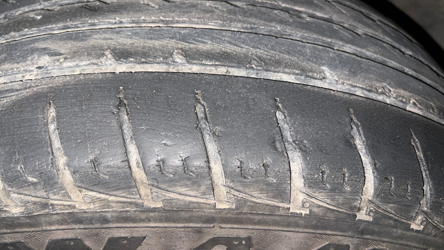 Used 2018 Renault Duster RXS CVT Petrol Automatic tyres RIGHT FRONT TYRE TREAD VIEW